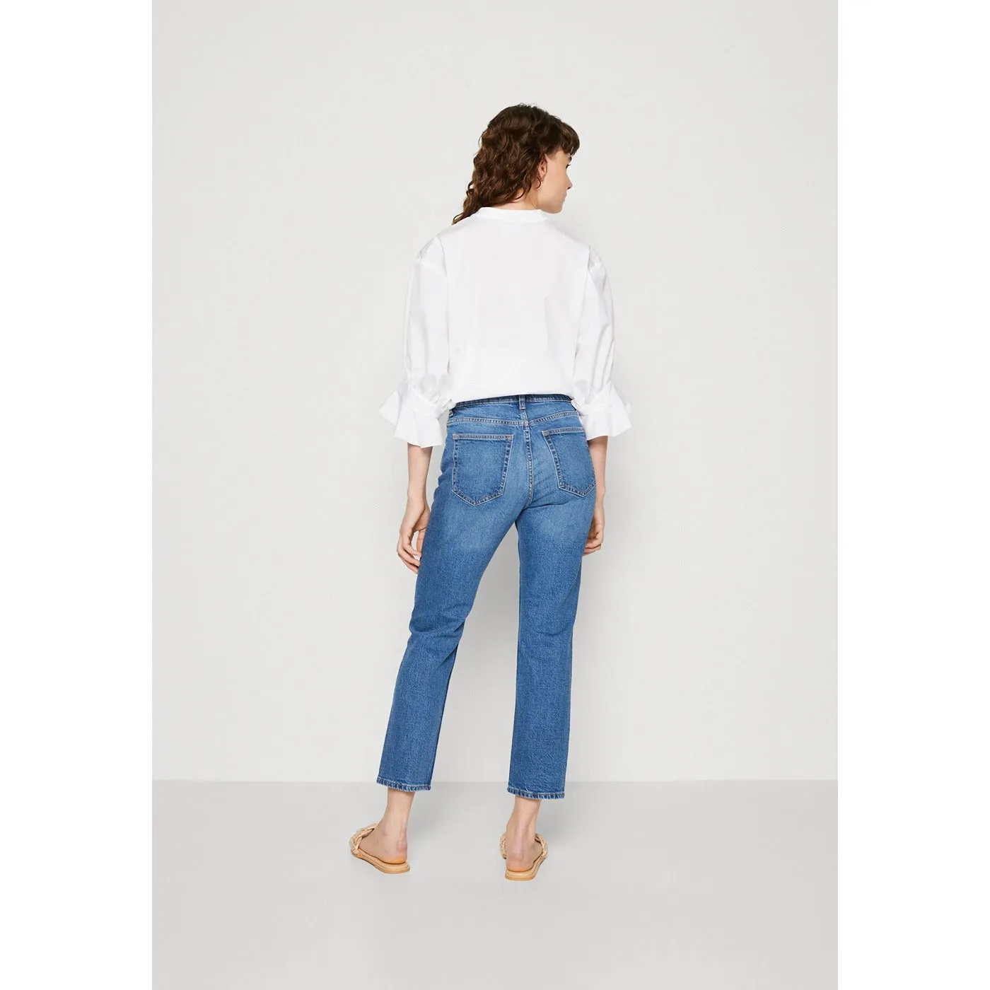 AR Slim Cropped Jeans