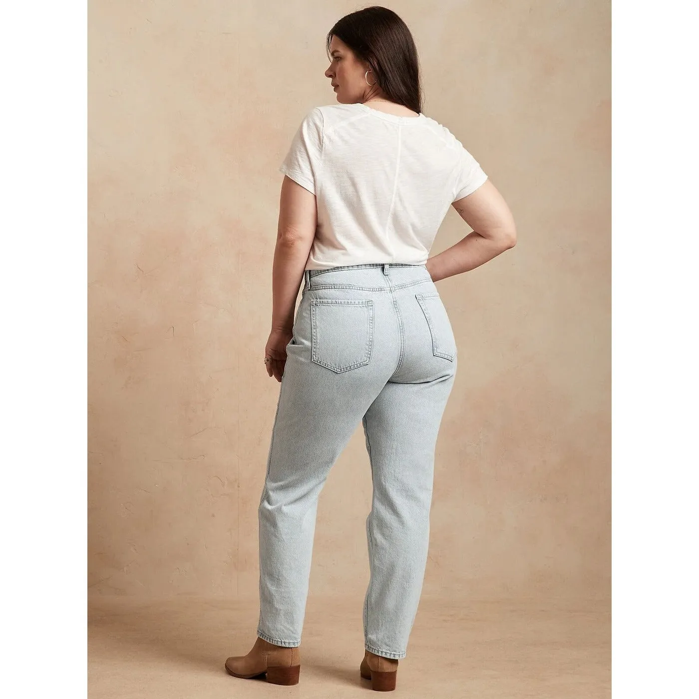 BR Light Wash Straight Curvy Jeans