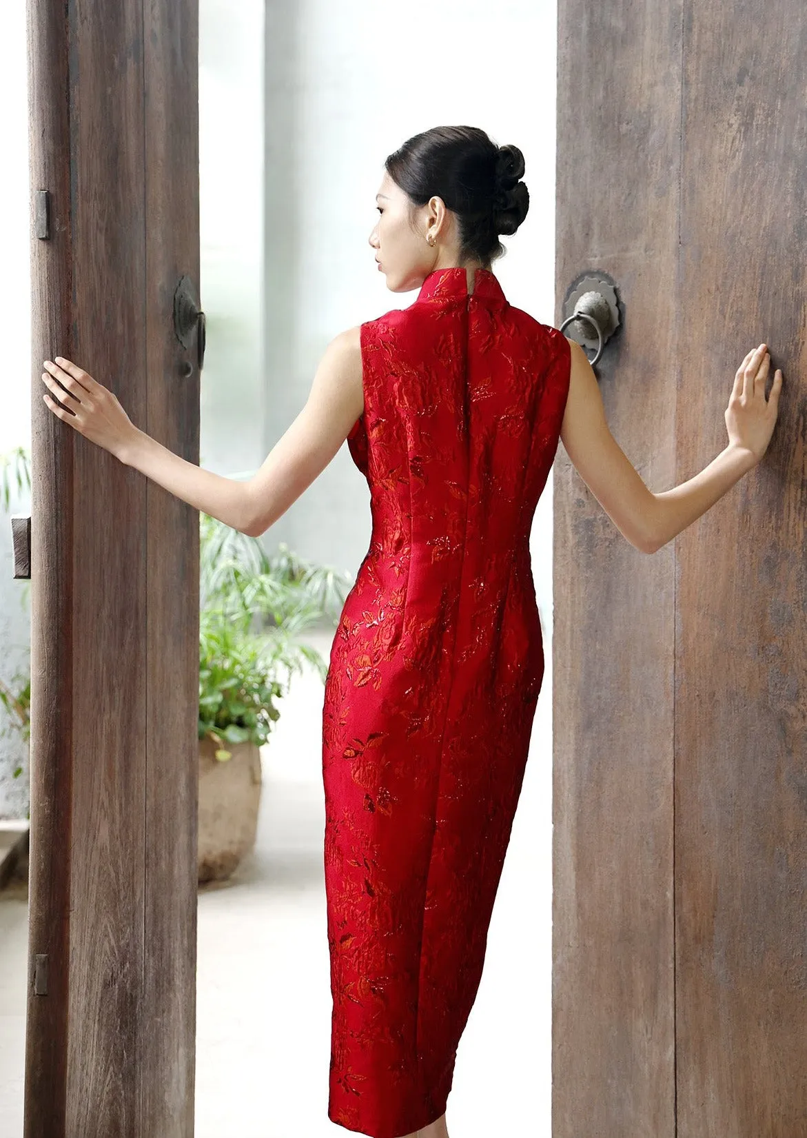 Canna Sleeveless Brocade Qipao - RTW