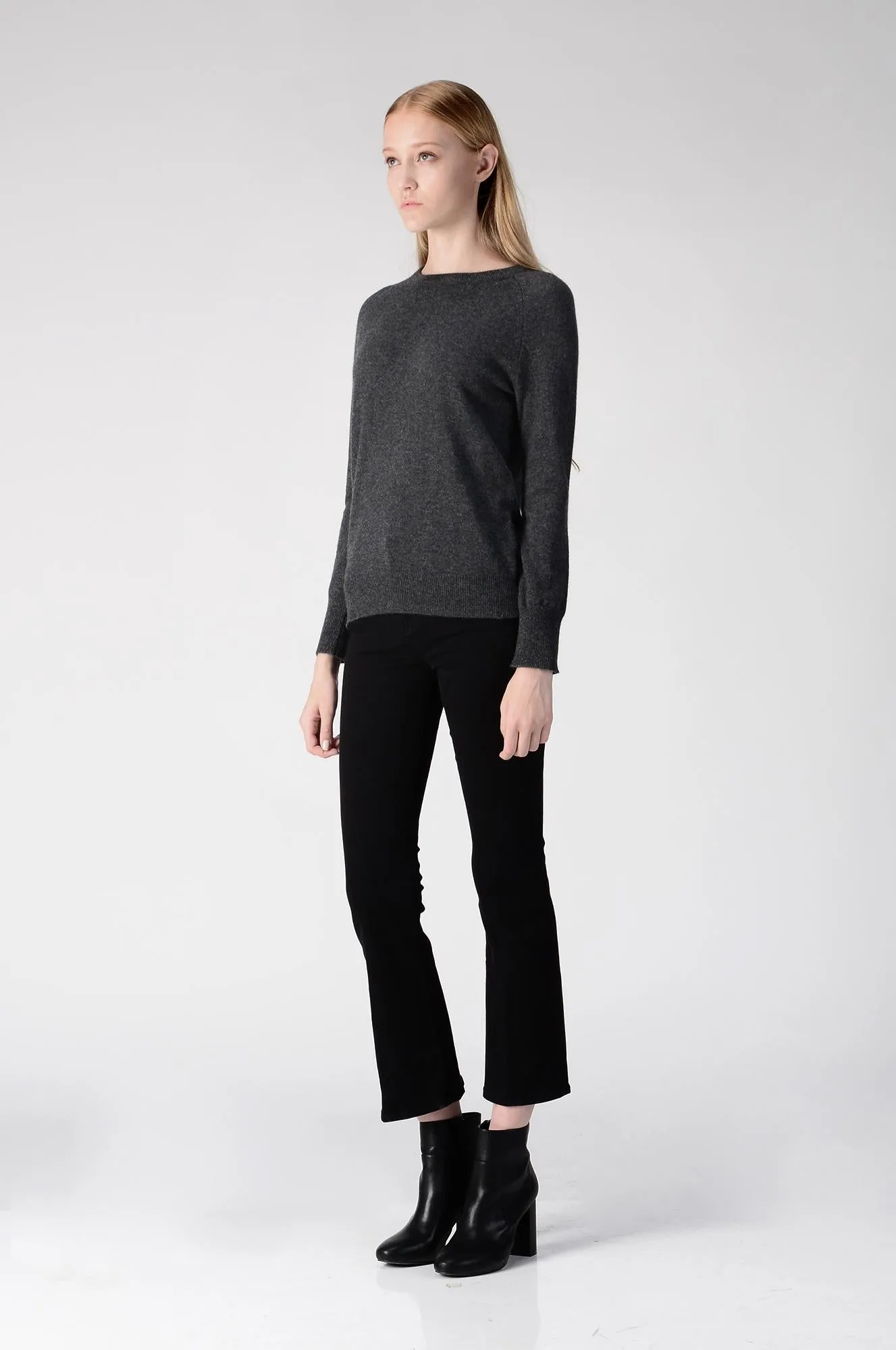 Classic Crew Neck Sweater_Graphite